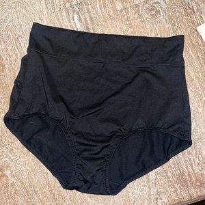 WARNER’S NO MUFFIN TOP BRIEFS